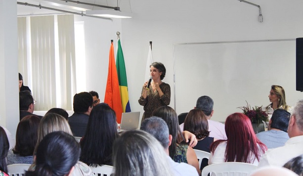 Secretária se reúne com diretores das escolas da SRE Divinópolis. Foto: Émile Patrício 